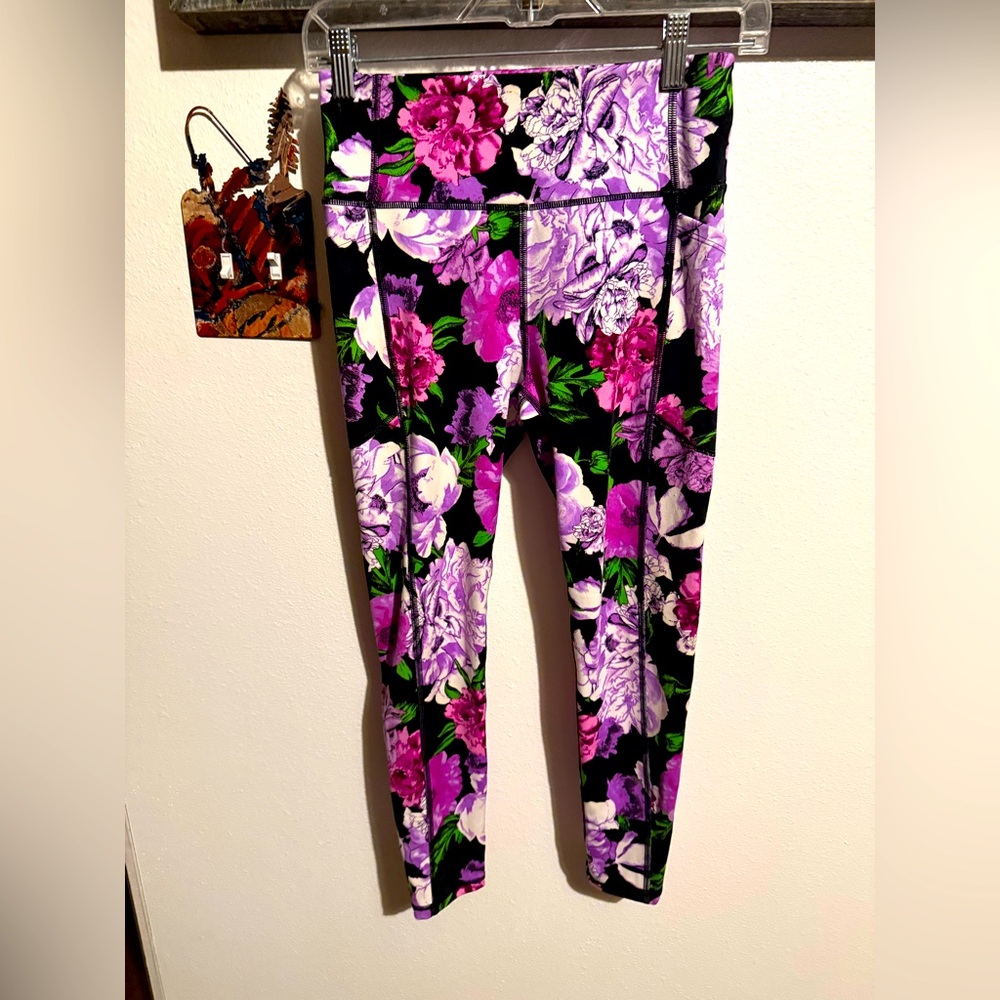 Victoria's Secret women’s unique bright floral Leggings - size 6